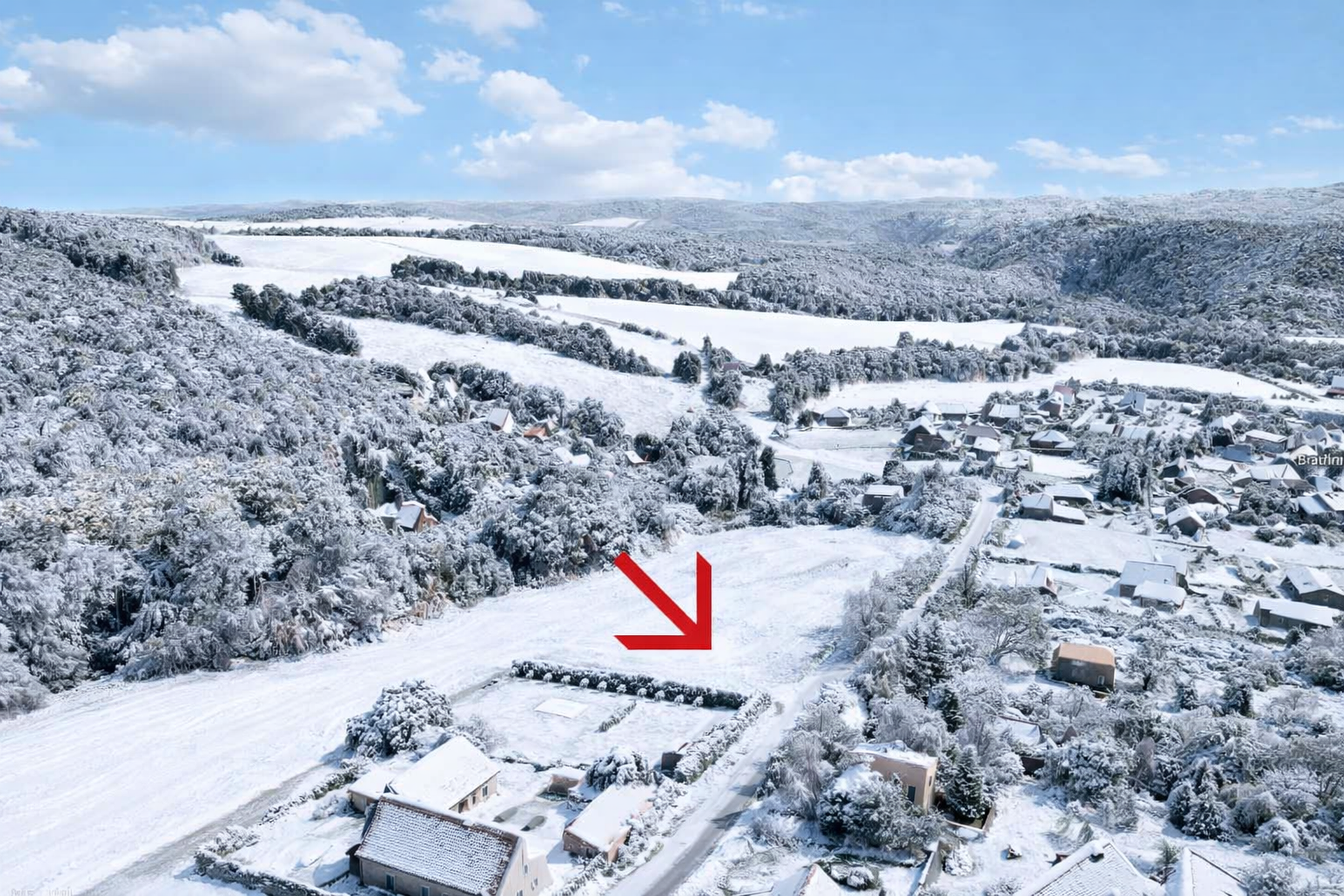 Pozemek pro váš klidný život uprostřed přírody – Bratřínov, 25 min od Prahy