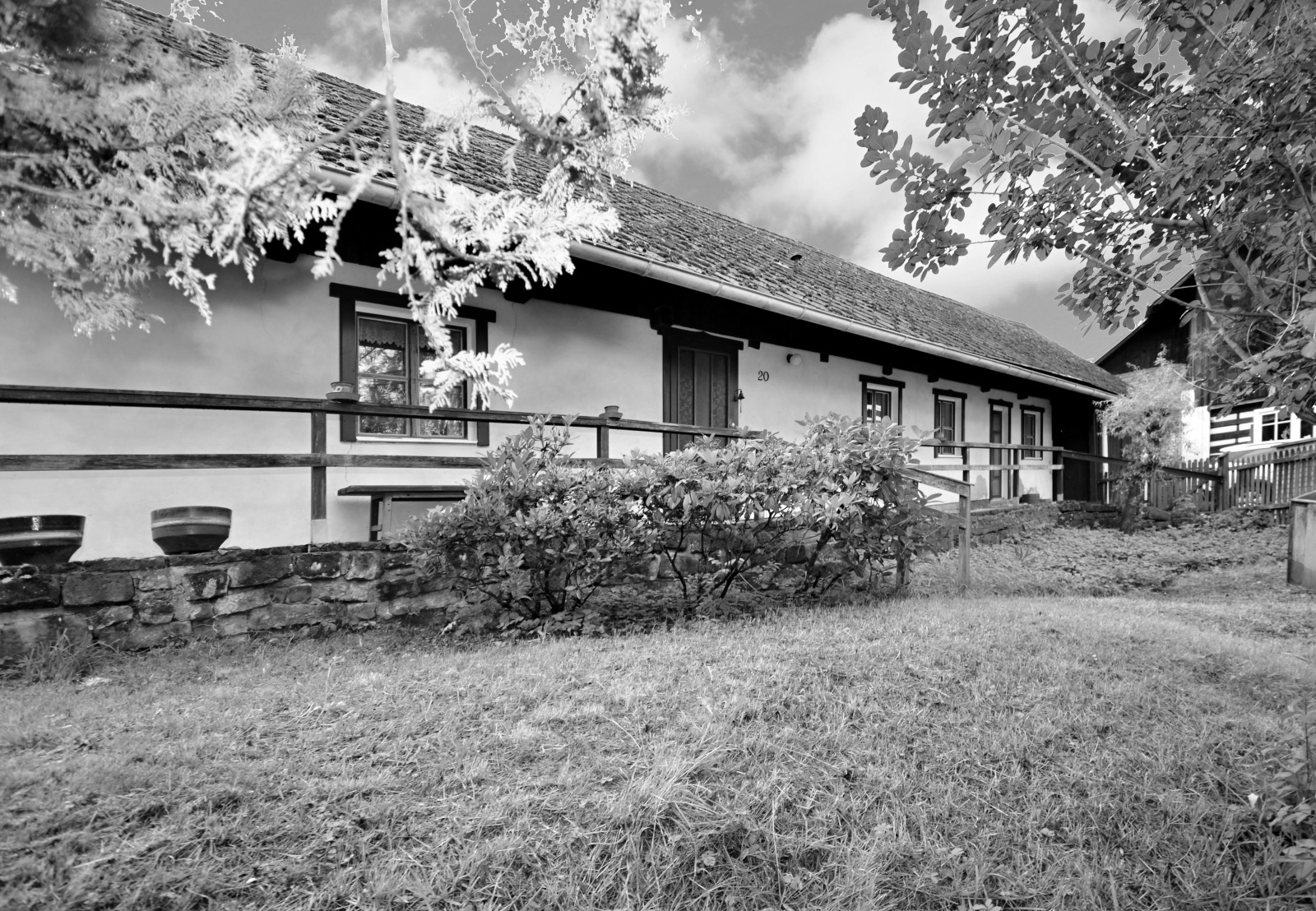 R  E  Z  E  R  V  A  C  E  ! ! !  Rodinný dům 4+kk se zahradou a hospodářským zázemím v klidné vesnici Lično