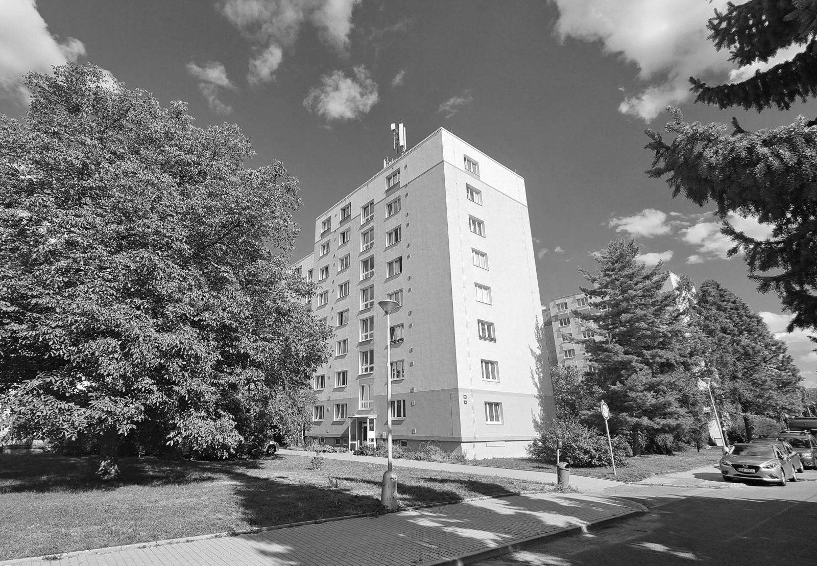 R E Z E R V A C E !  !  !  Útulný byt 1+1 v 7. patře po revitalizaci domu – Roztoky u Prahy