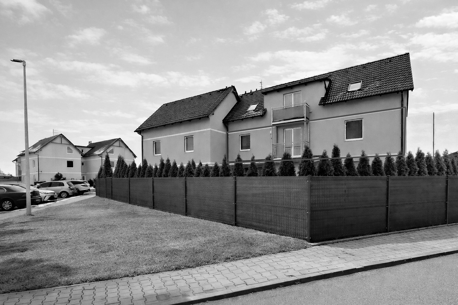 R E Z E R V A C E  ! ! ! Světlý rodinný byt 3+1 s balkonem a parkováním | Nehvizdy – klidné bydlení pár minut od Prahy