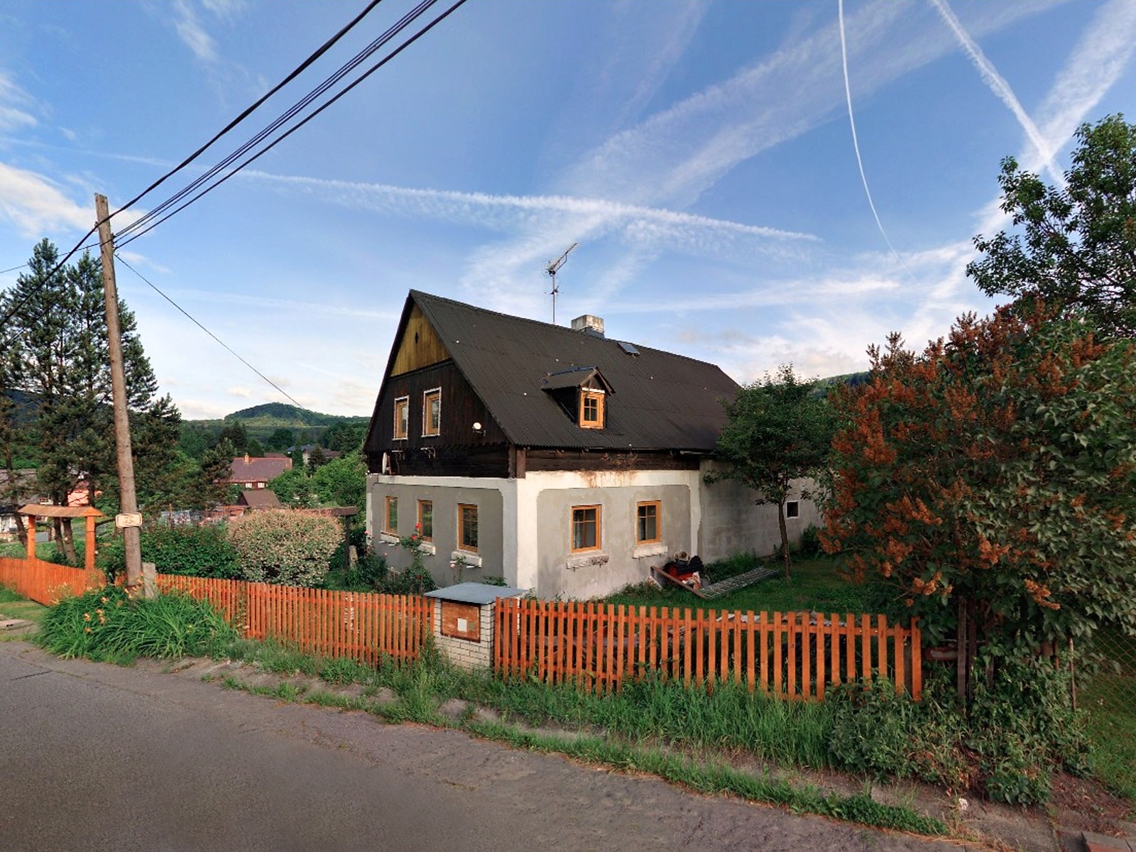 Chalupa s velkým potenciálem v Okrouhlé u Nového Boru – pozemek 1.044 m²